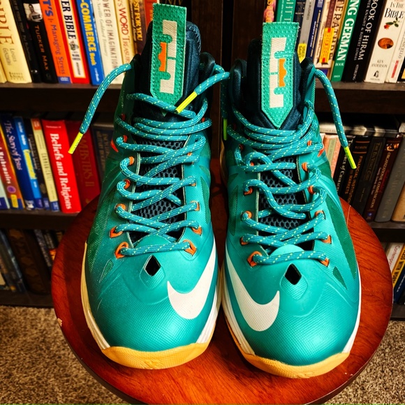 Nike * Lebron X - Dolphin - sz8 (cond: 8.5/10) - Picture 2 of 5